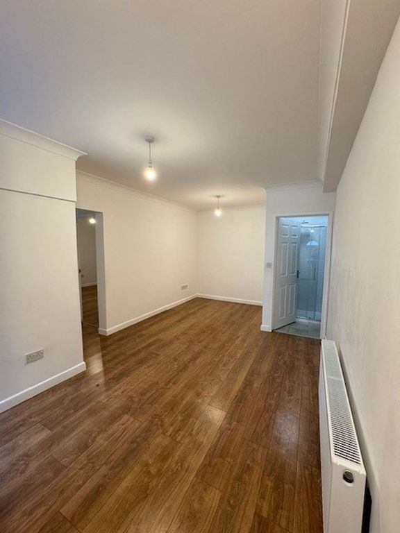 Property photo 2 of 11 Photo 32