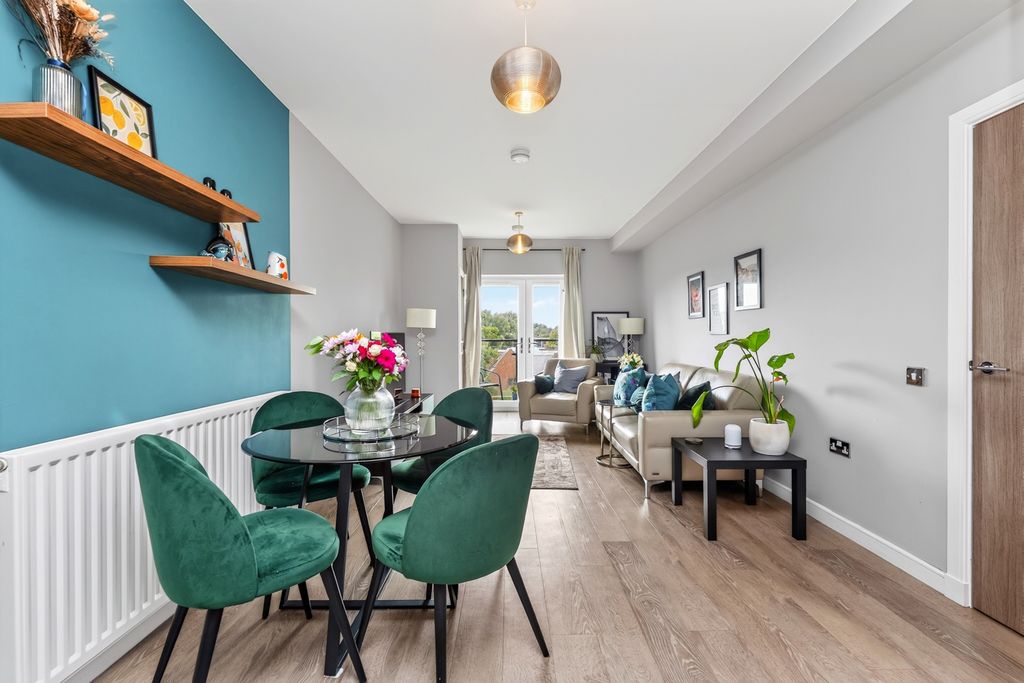 Property photo 3 of 35 Pbox-Img.Jpg