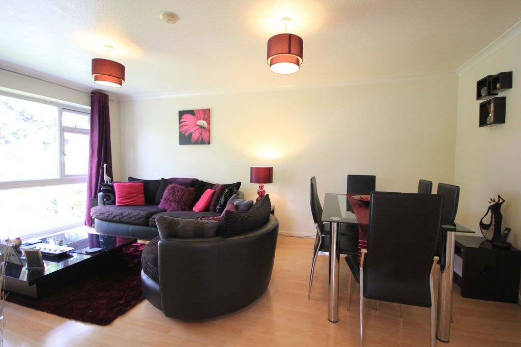 Property photo 2 of 7 Living Room