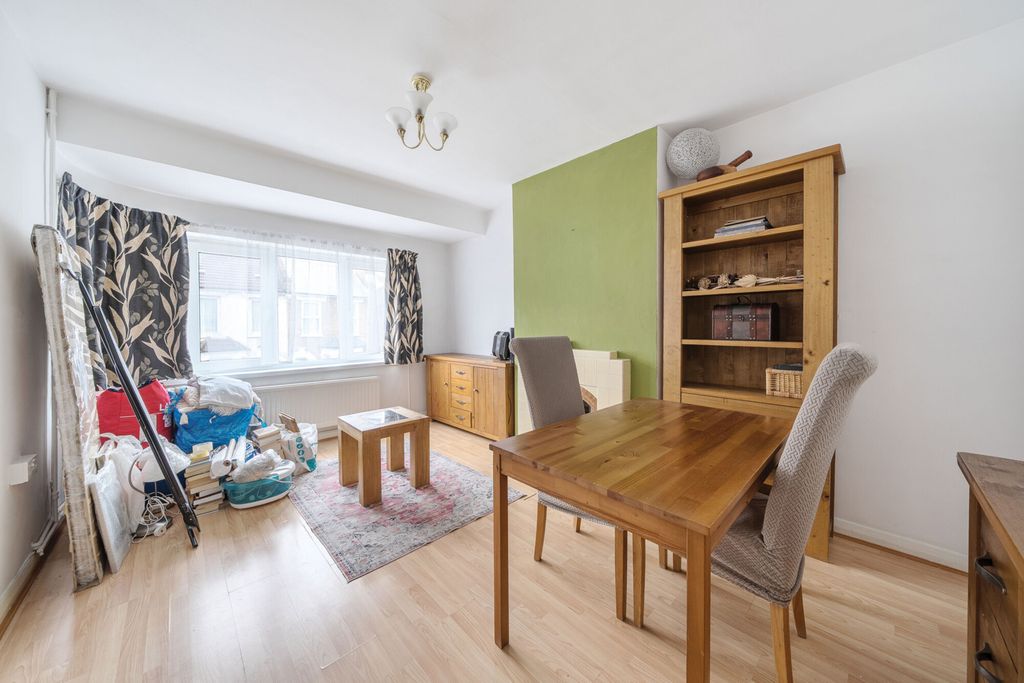 Property photo 3 of 9 Reception