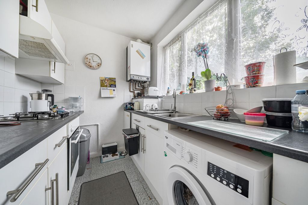 Property photo 2 of 18 Kitchen