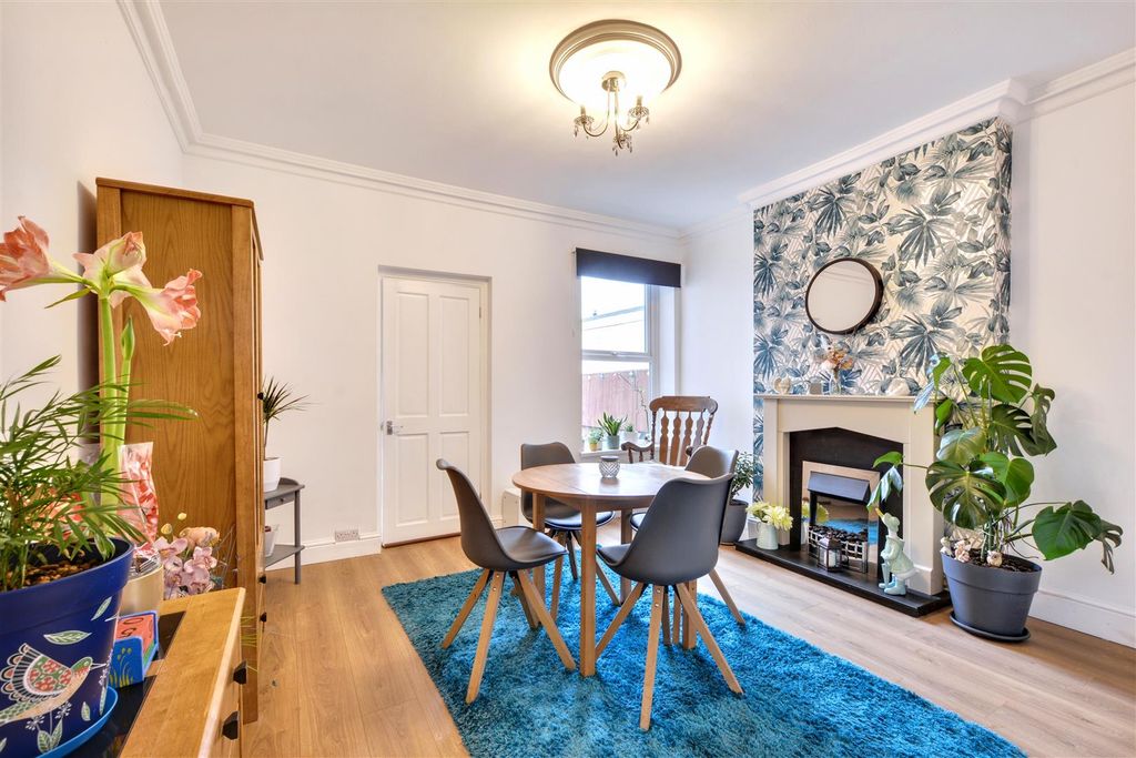 Property photo 3 of 15 Dining Room_2.Jpeg