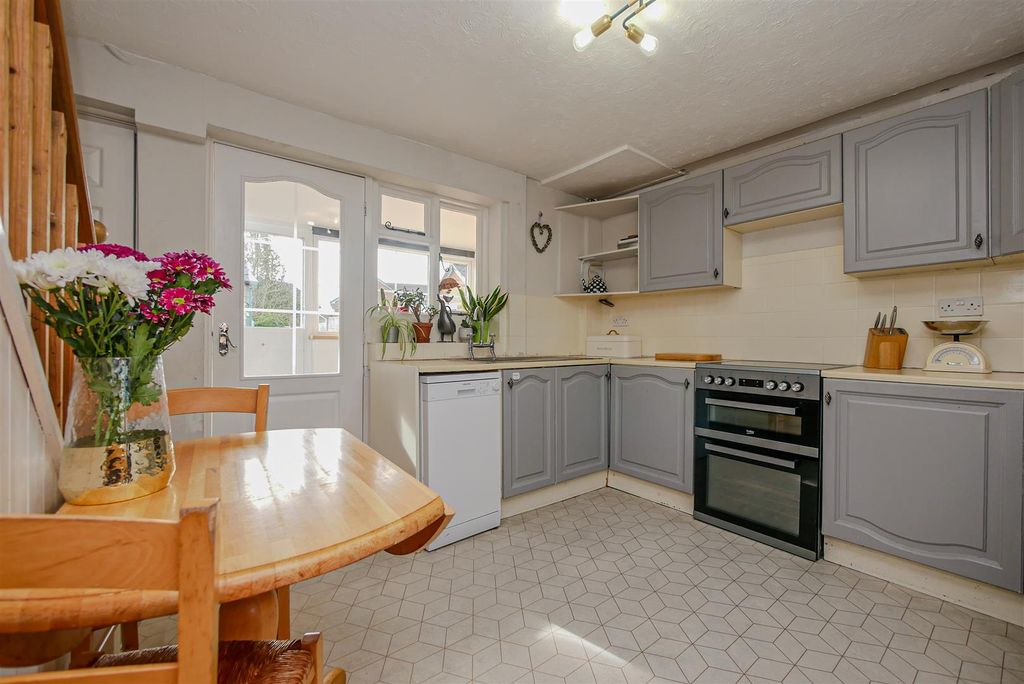 Property photo 2 of 15 Kitchen