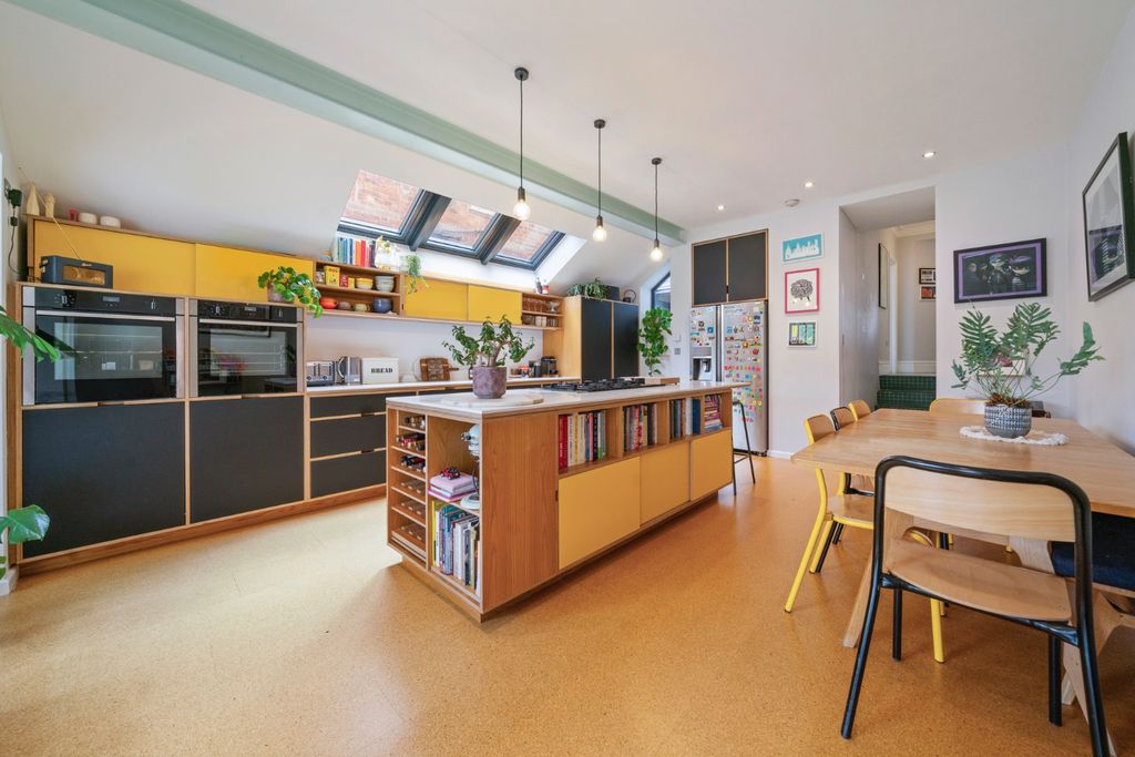 Property photo 1 of 27 4399400