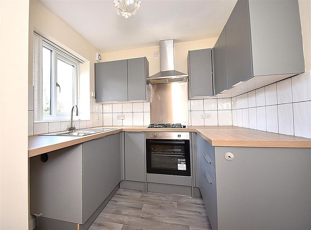 Property photo 2 of 7 Kitchen