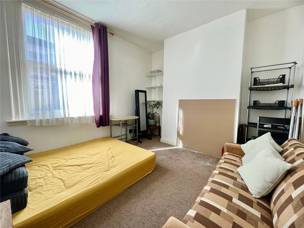 Property photo 2 of 12 Lounge