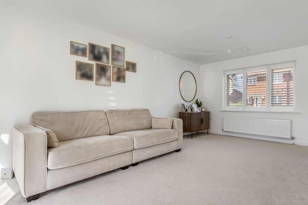 Property photo 2 of 17 4589312