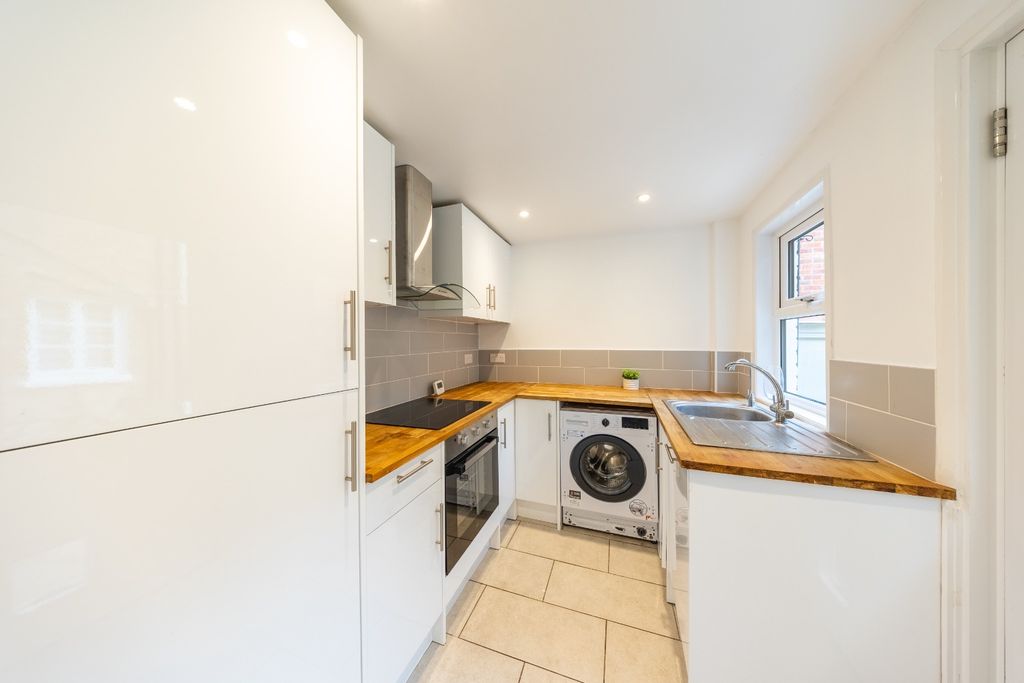Property photo 2 of 13 5556124