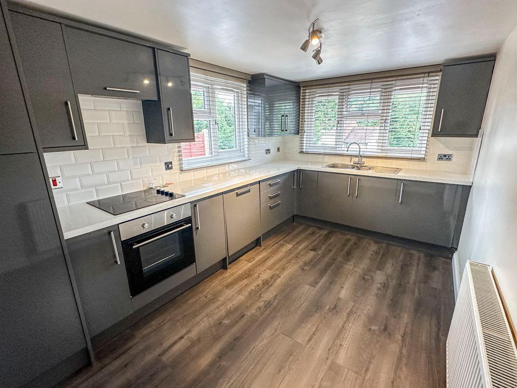 Property photo 3 of 12 Kitchen