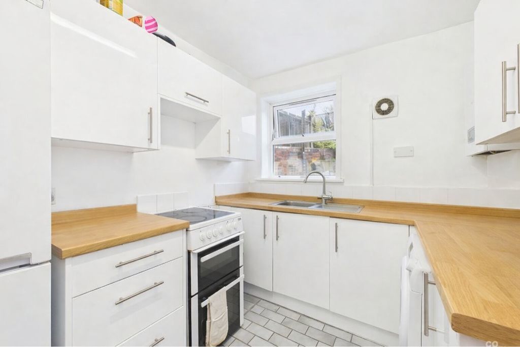 Property photo 1 of 9 Photo 13