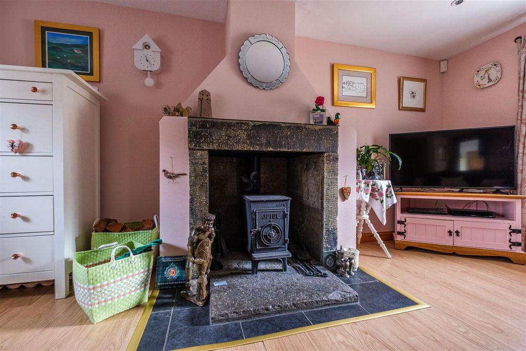 Property photo 3 of 24 Riverside Road-20.Jpg