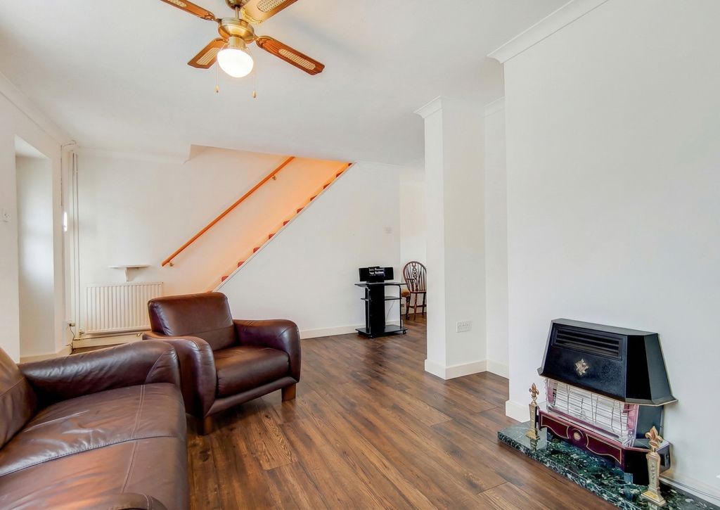 Property photo 2 of 11 1