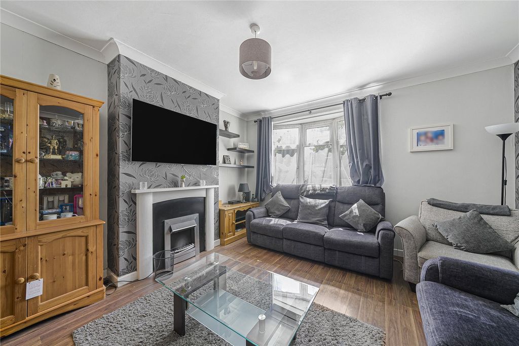 Property photo 3 of 46 Living Room