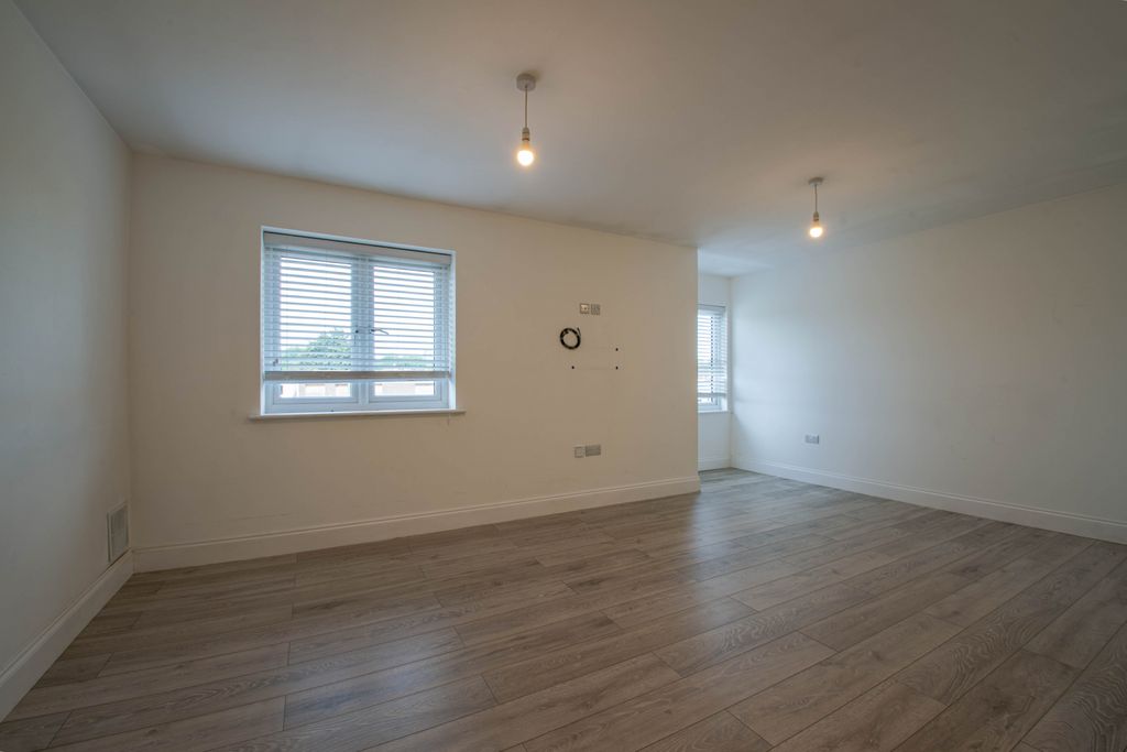 Property photo 3 of 18 Gallery