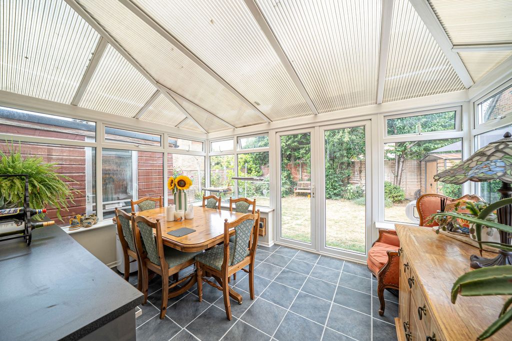 Property photo 3 of 19 Conservatory