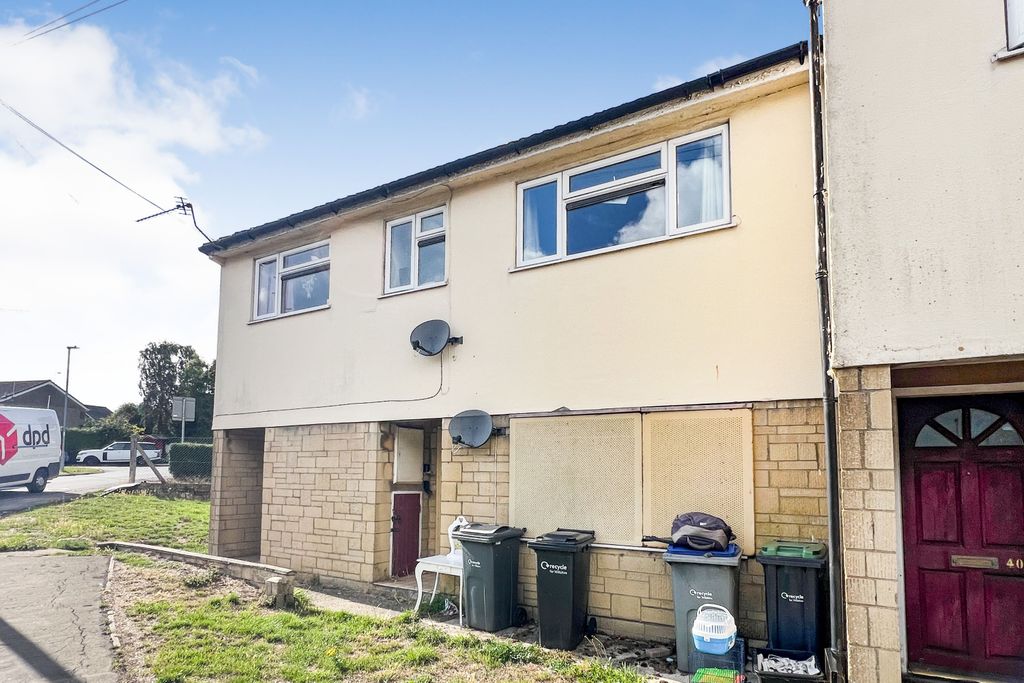 Property photo 1 of 13 39 Newnton Grove, Malmesbury, Wiltshire, Sn16 0Ds