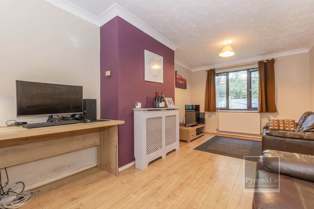 Property photo 2 of 8