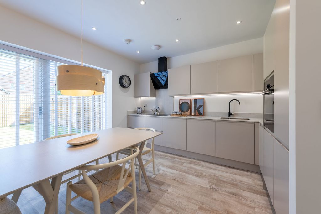 Property photo 2 of 10 Picture No. 24