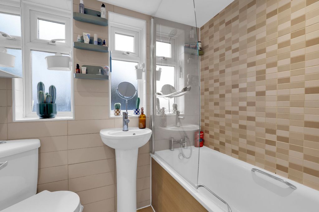 Property photo 3 of 28