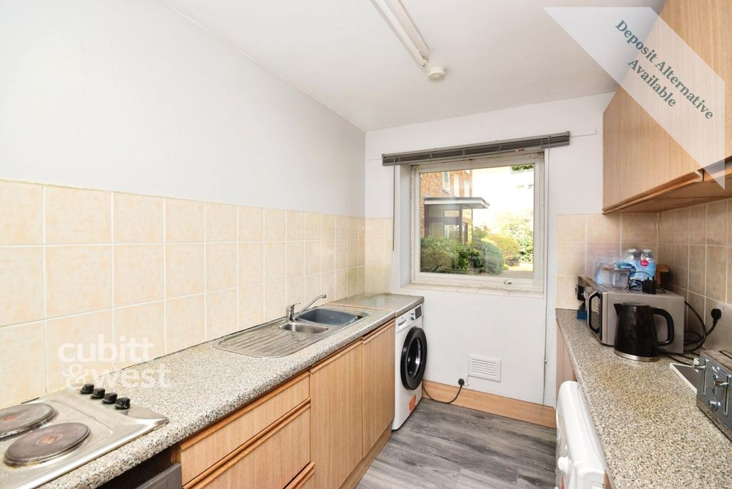 Property photo 2 of 7 Kitchen