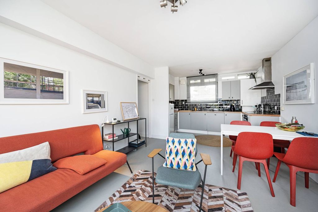 Property photo 3 of 9