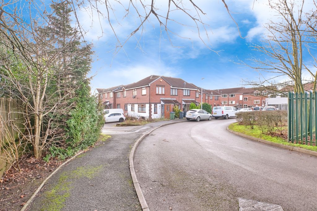 Property photo 2 of 17