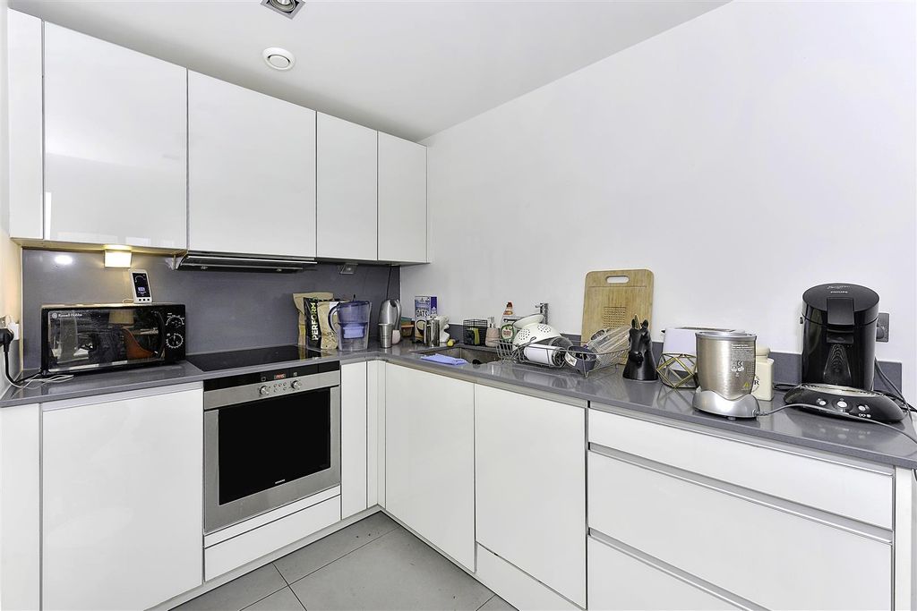 Property photo 3 of 8 Caspian-Wharf-01.Jpg