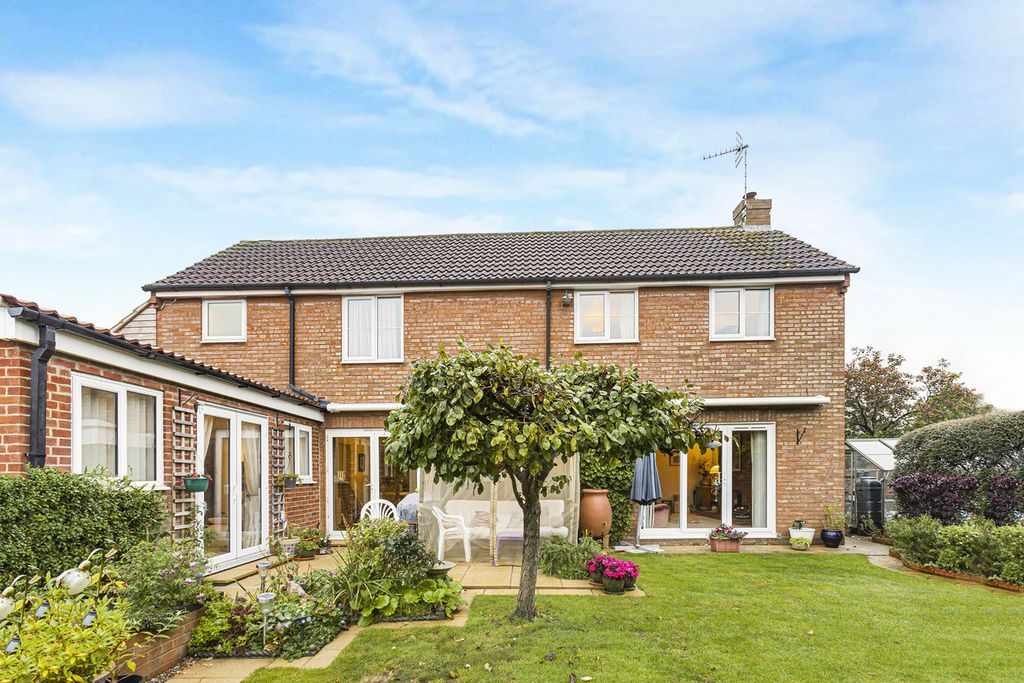 Property photo 2 of 37