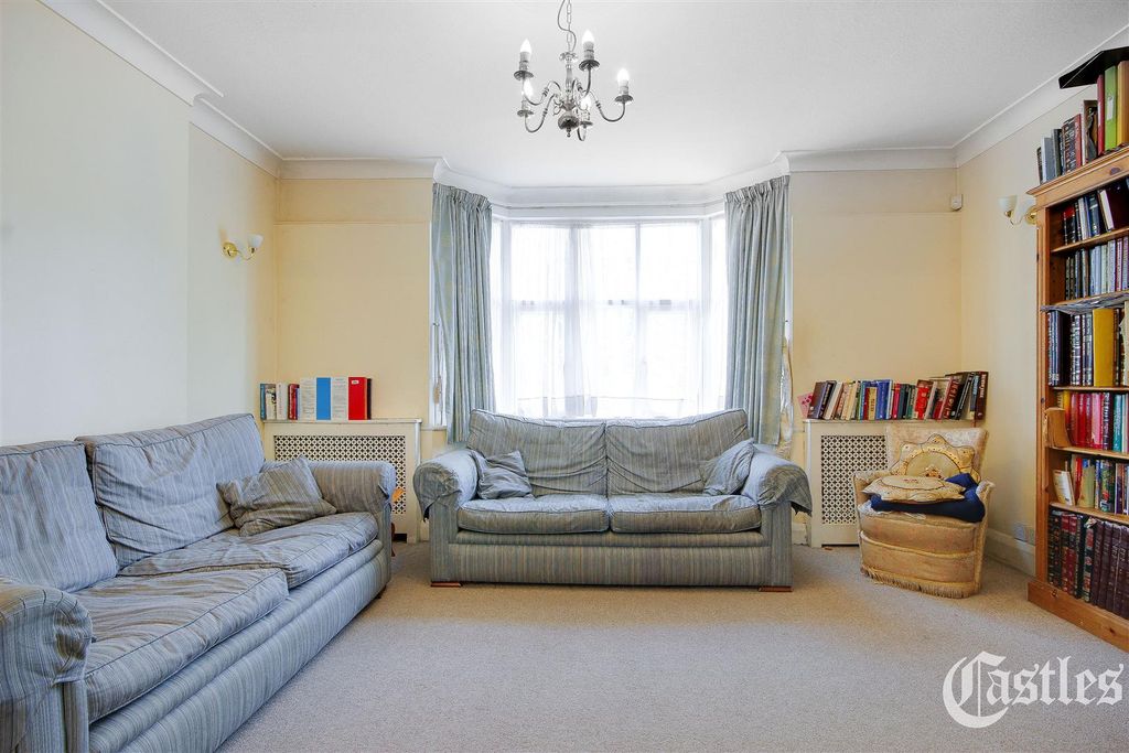 Property photo 2 of 27