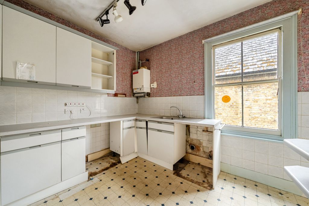 Property photo 3 of 13 Kitchen