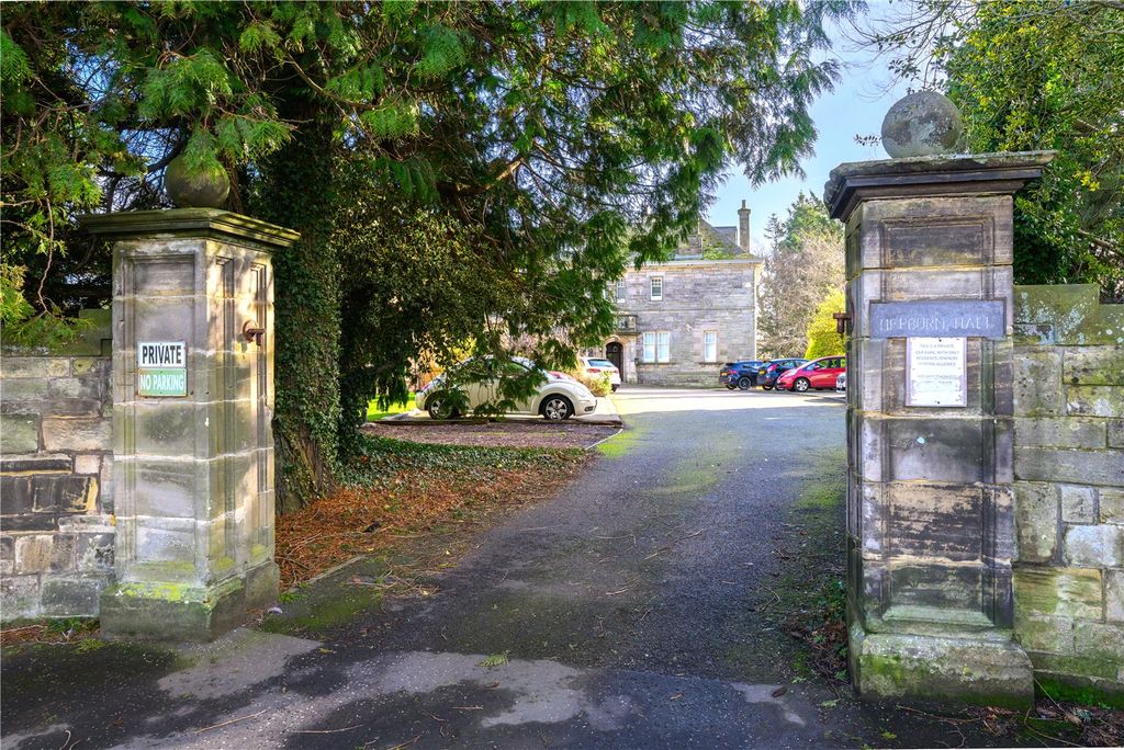 Property photo 3 of 18 Entrance