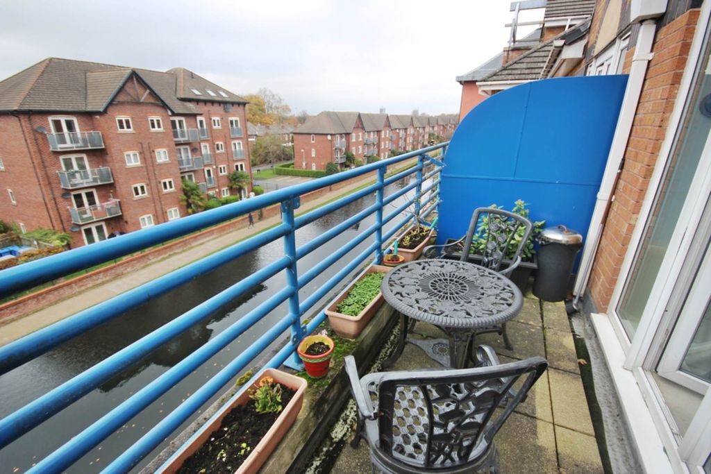 Property photo 2 of 11