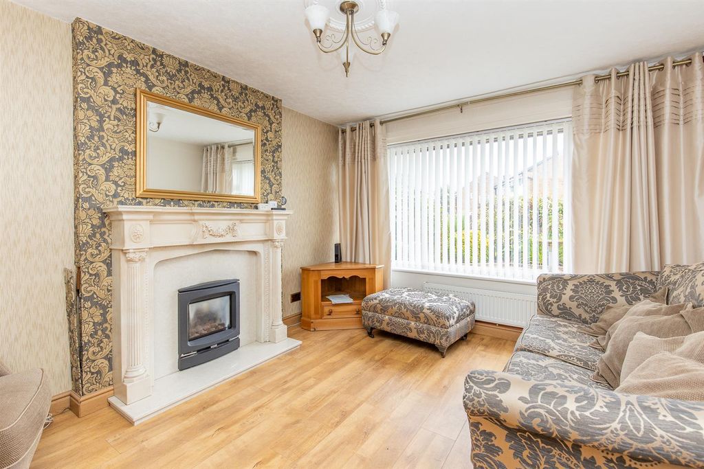 Property photo 2 of 22 Lounge