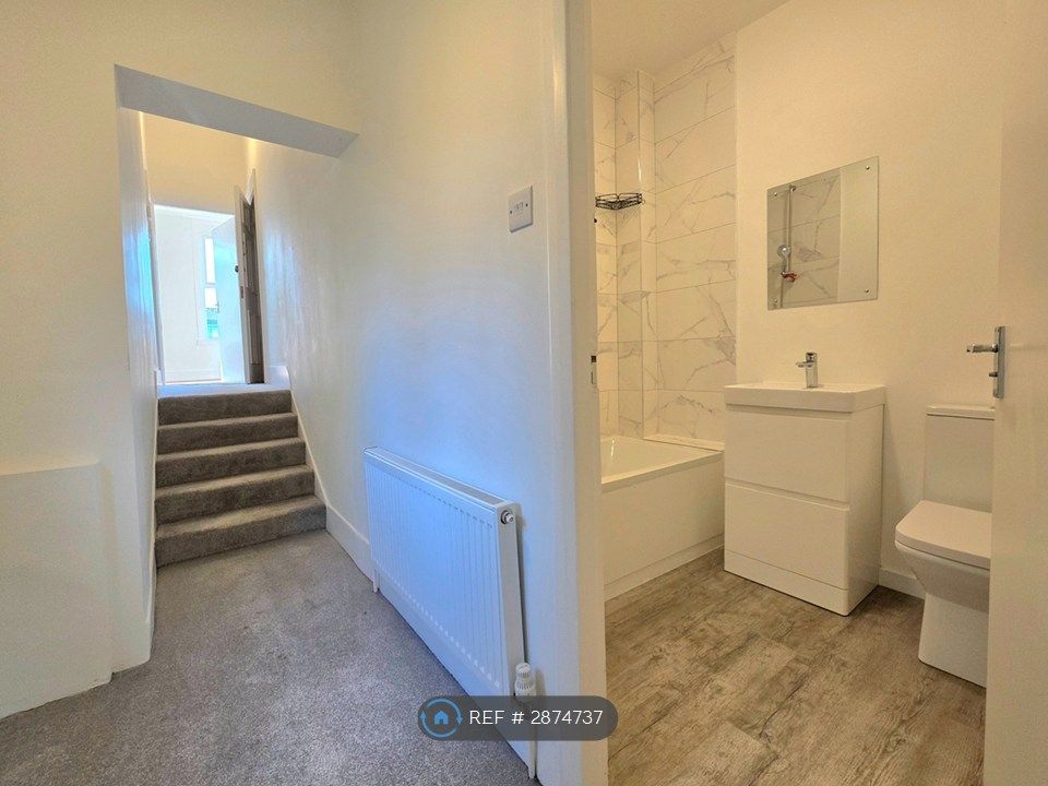 Property photo 2 of 8 Corridor