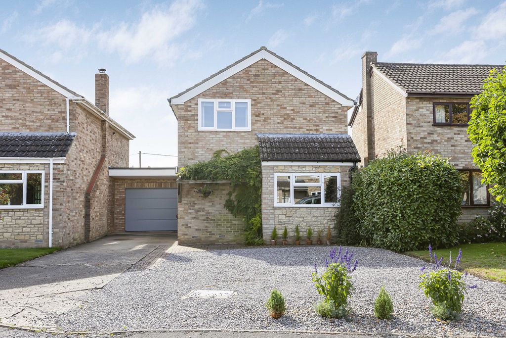 Property photo 1 of 32