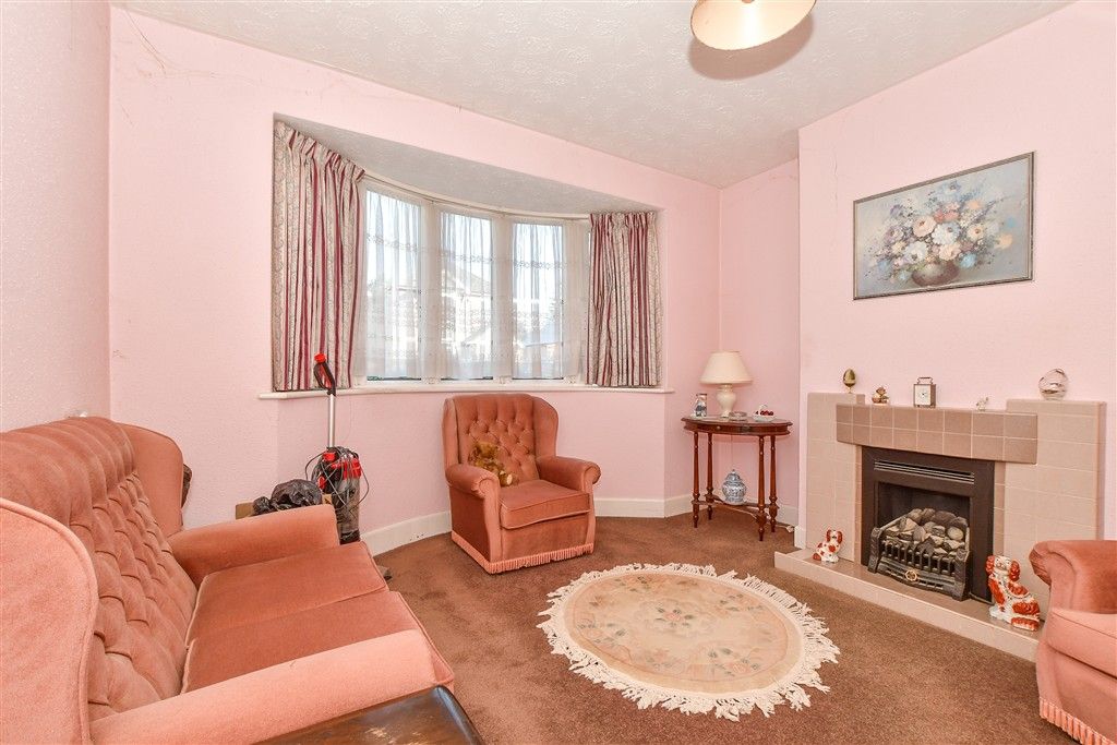 Property photo 2 of 14 Lounge