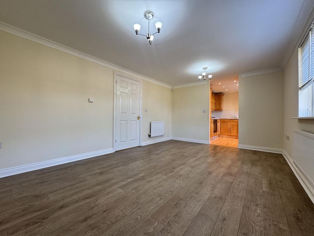 Property photo 3 of 28