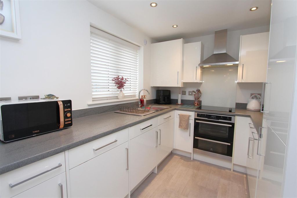 Property photo 3 of 16 Kitchen.Jpg