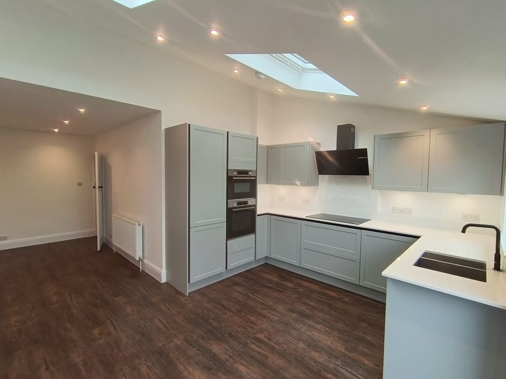 Property photo 3 of 13 Kitchen