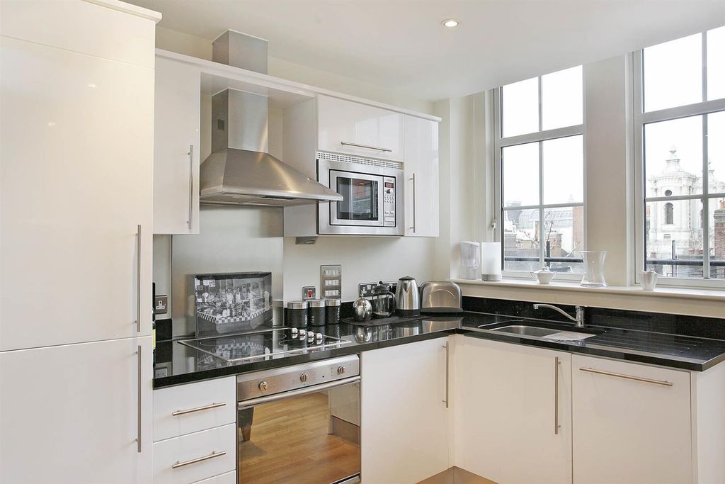 Property photo 3 of 12 Kitchen