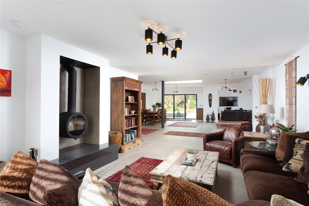 Property photo 3 of 31 Sitting Room