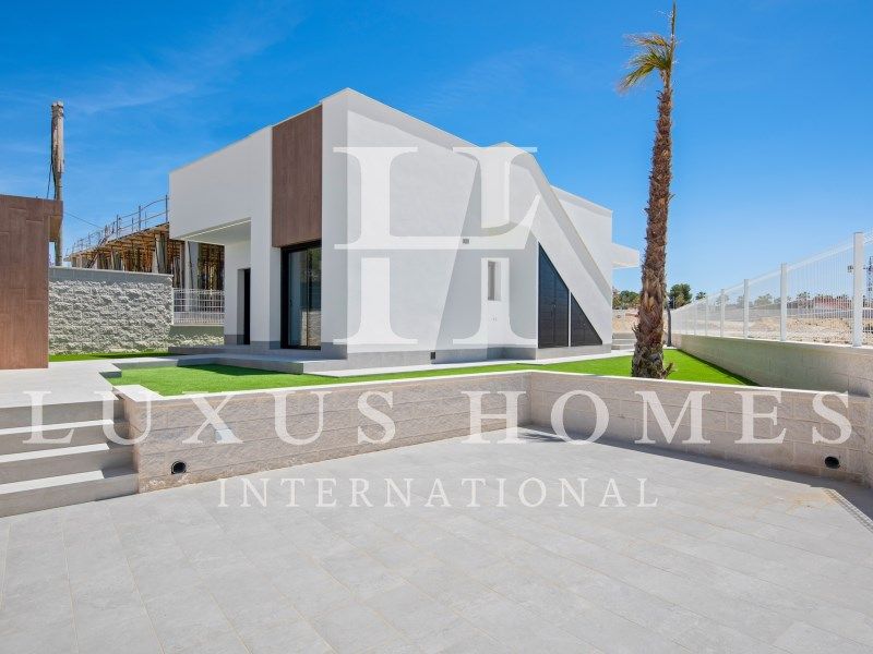 Property photo 1 of 32