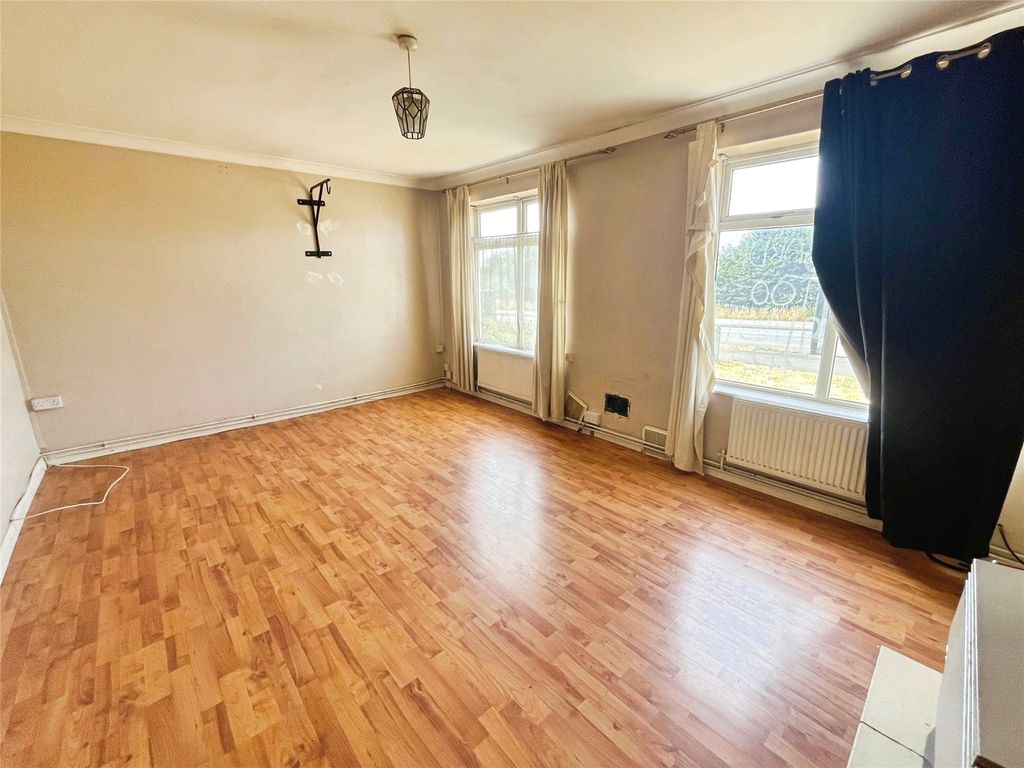 Property photo 3 of 7 Picture No. 04