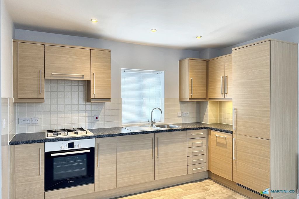 Property photo 3 of 11 Img_2882