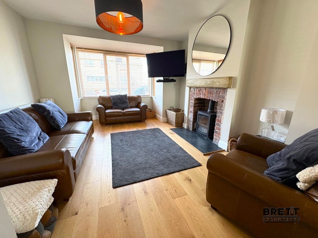 Property photo 2 of 17 Living Room