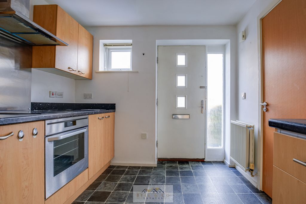 Property photo 3 of 17 Kitchen 1.3