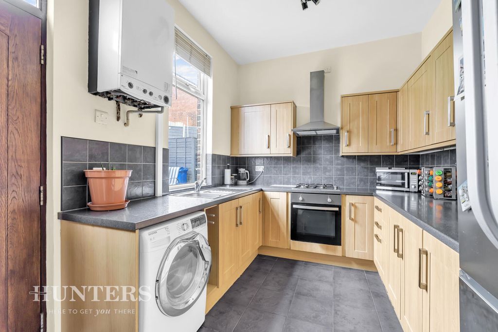 Property photo 3 of 17 Kitchen