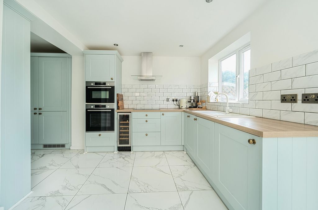 Property photo 3 of 12 1296928-54-6830Ef...