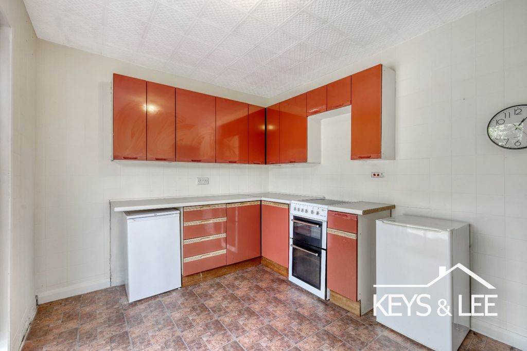 Property photo 3 of 14 4137495