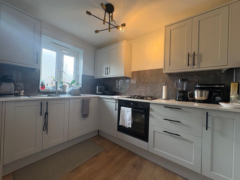 Property photo 1 of 7 Photo 3